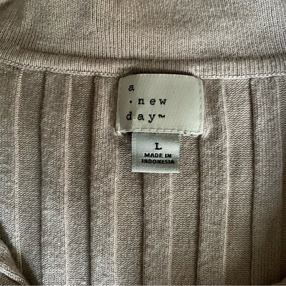 Light Beige Ribbed Button-Up Cardigan - Picture 5 of 6